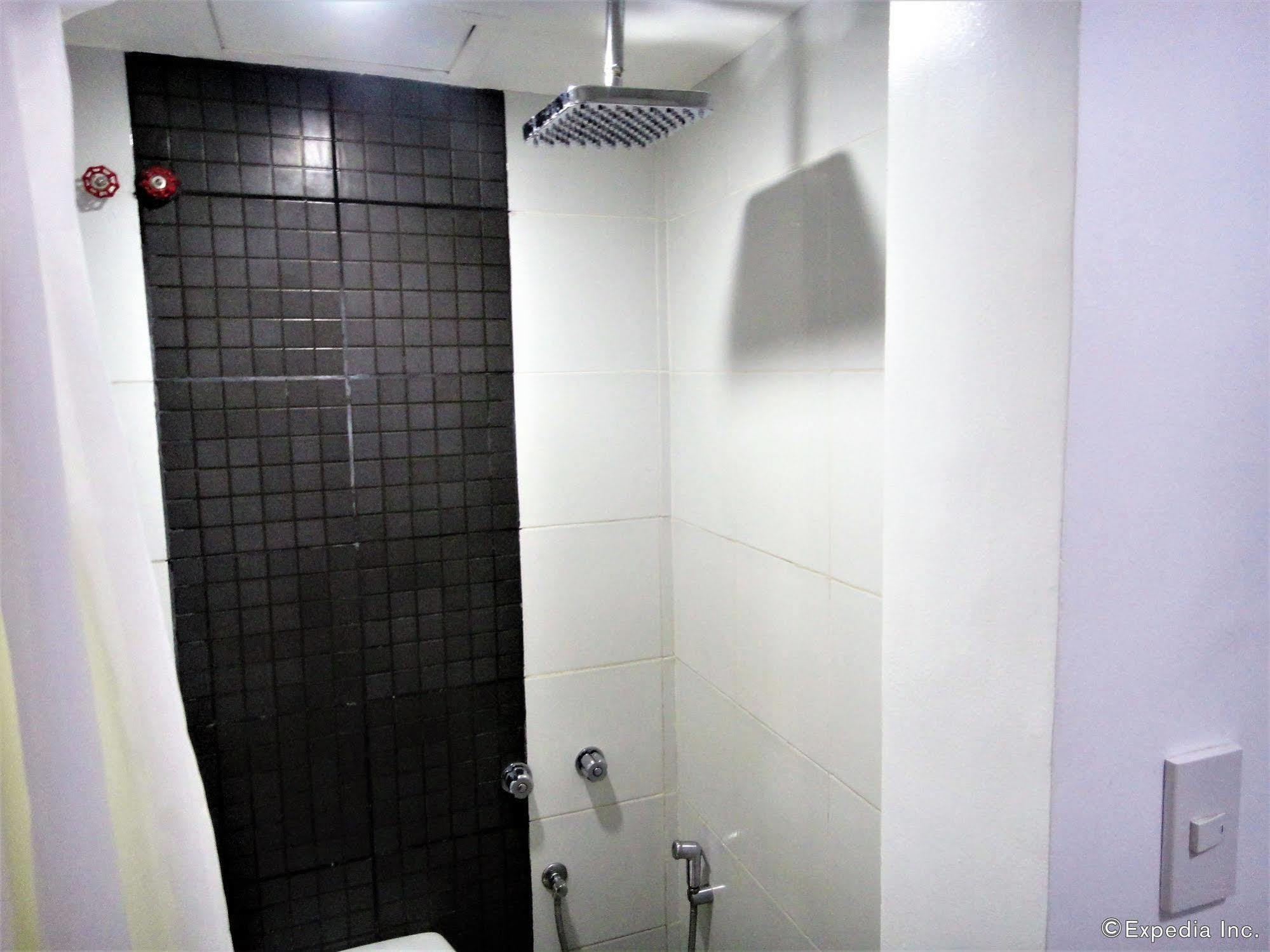 G-Galyx Inn Hotel คากายันเดโอโร ภายนอก รูปภาพ
