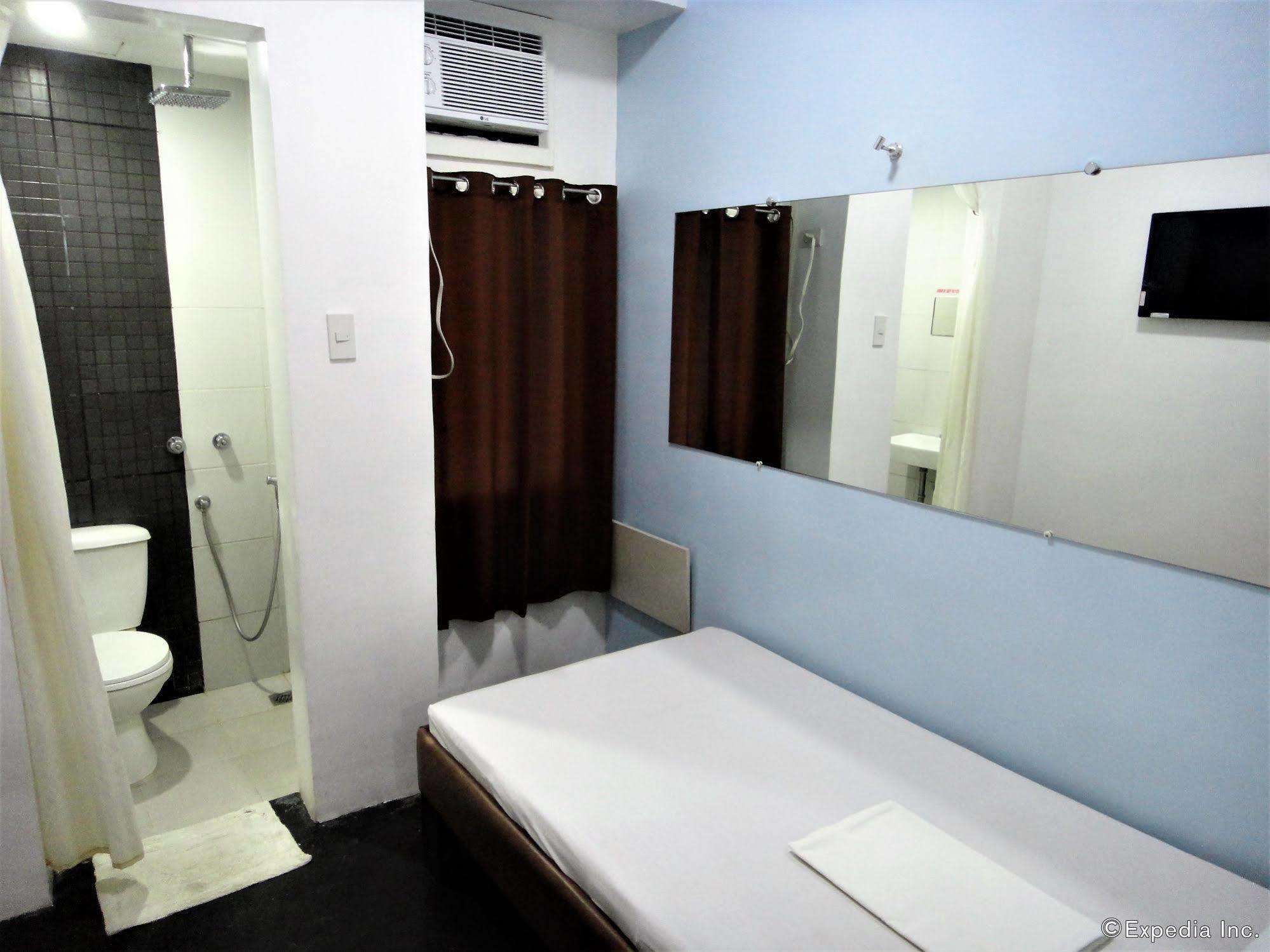 G-Galyx Inn Hotel คากายันเดโอโร ภายนอก รูปภาพ