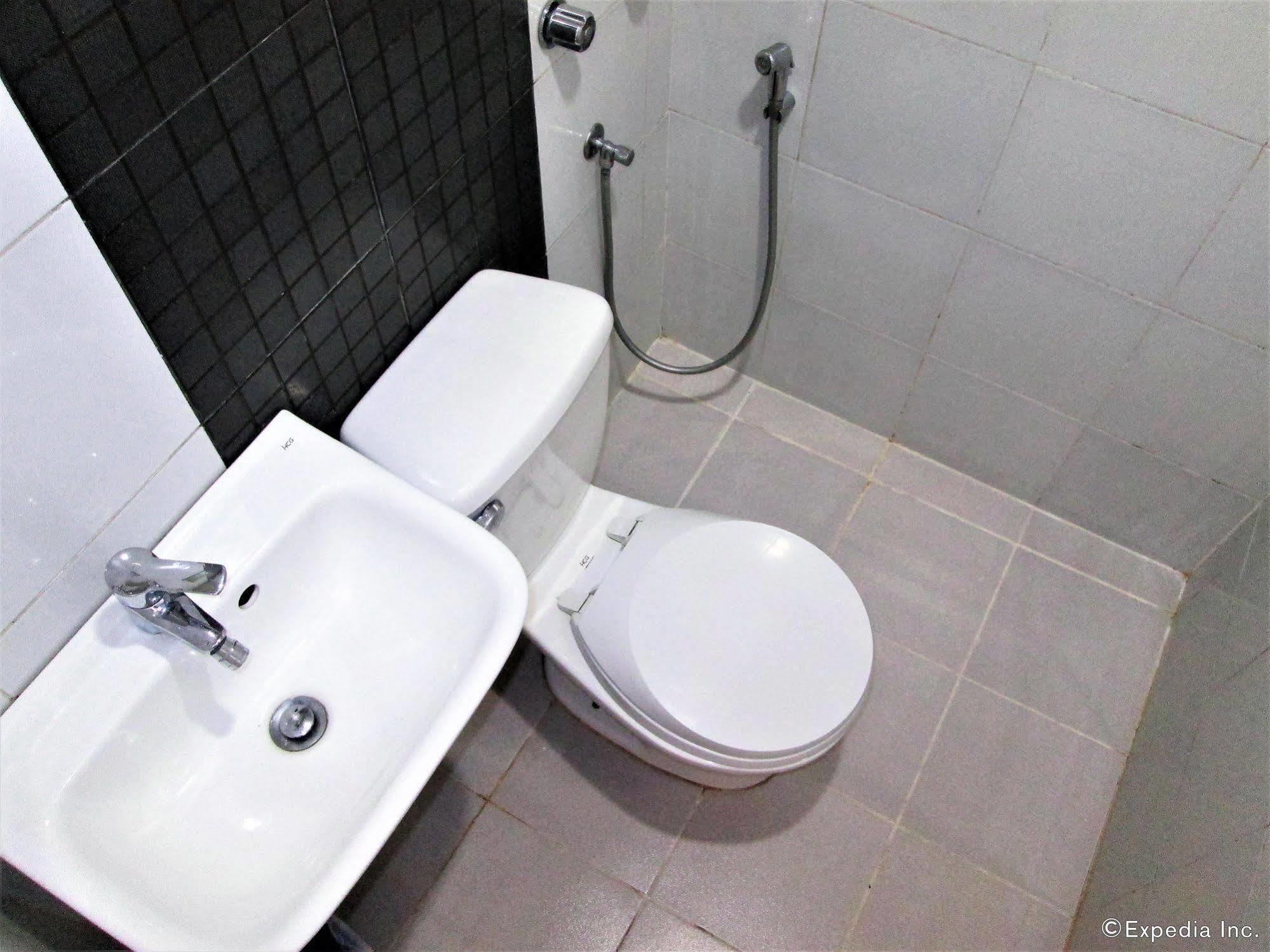G-Galyx Inn Hotel คากายันเดโอโร ภายนอก รูปภาพ